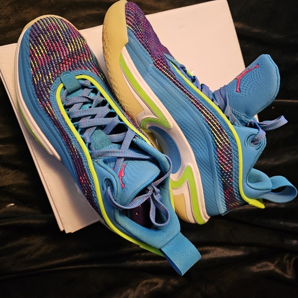 2022 Luka Doncic x Air Jordan 36 Low 'Laser Blue' size 6.5 box included - Picture 8 of 13